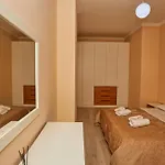 Luxury Square 21 טיראנה