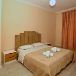 Luxury Square 21 טיראנה