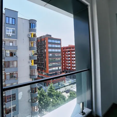Luxury Square 21 טיראנה